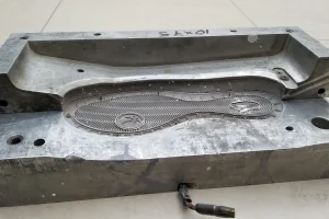 Ingeniería inversa de suelas de zapatillas - Escaneado 3D y diseño de moldes